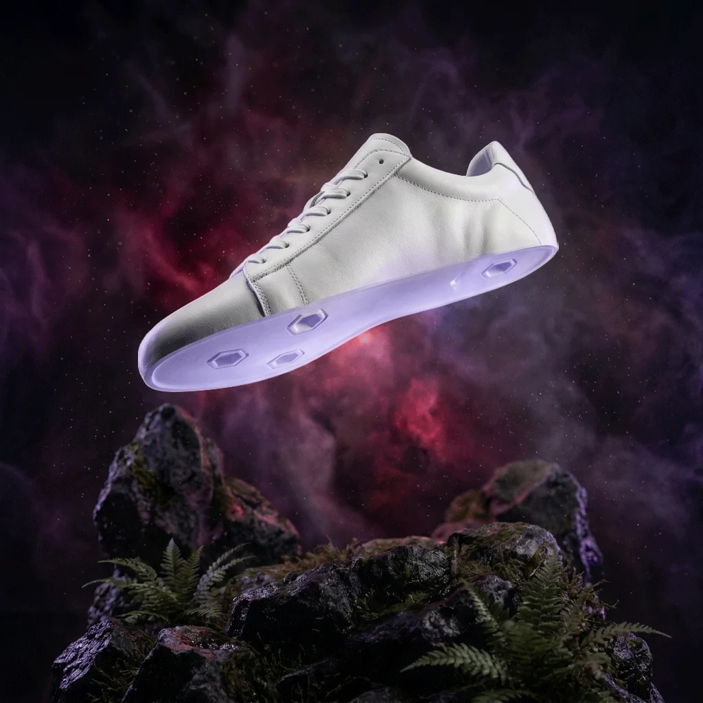 KRZ Sneaker Chassis mit hexagonalen Klick-Sockeln für modulare Sohlen
